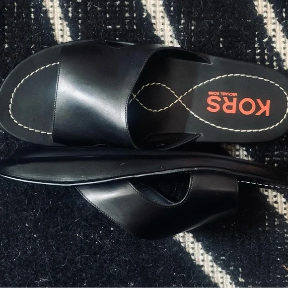 MICHAEL KORS | BLACK LEATHER SLIDES | SZ 9.5M | NEW | MADE IN ITALY - Picture 5 of 7